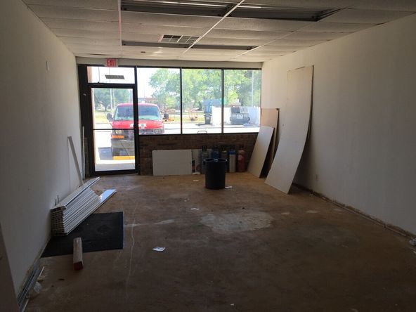 Retail Space For Lease: 2550 Mayport Rd, Jacksonville, FL 32233